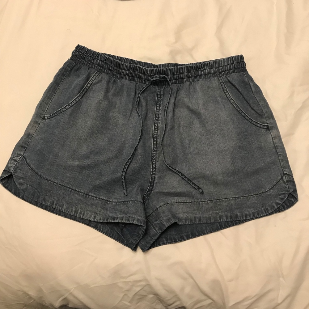 loose fitting drawstring short